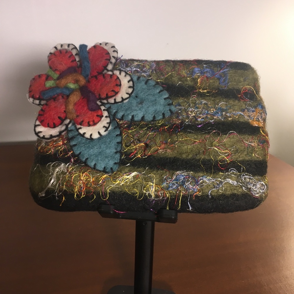 Rising Tide women’s clutch